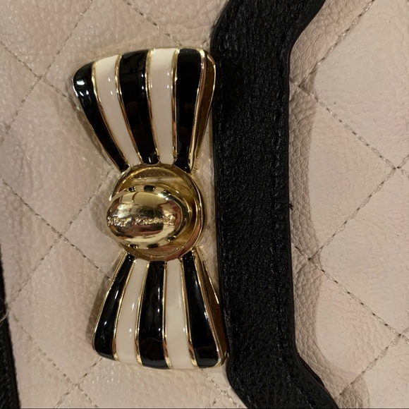 BETSEY JOHNSON BOW BAG  BLACK AND WHITE - Picture 6 of 10